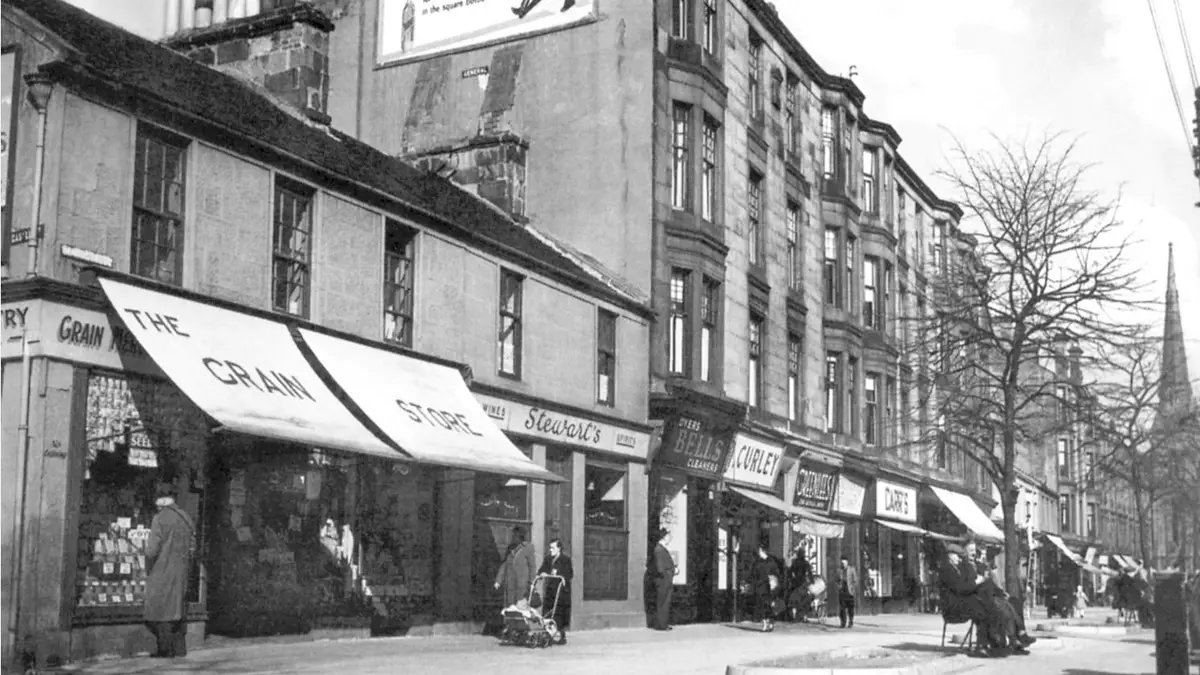 Rutherglen 900 History - Old image of Rutherglen main street